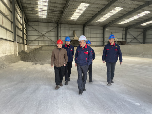 股份公司黨委委員、副總經(jīng)理劉道昆到建材公司調(diào)研