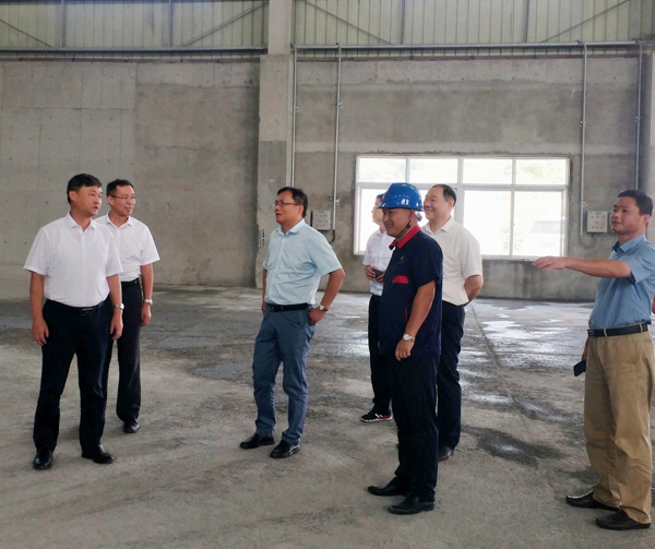 集團公司黨委委員、股份公司黨委書記、總經(jīng)理蔣培進到矸石項目部...