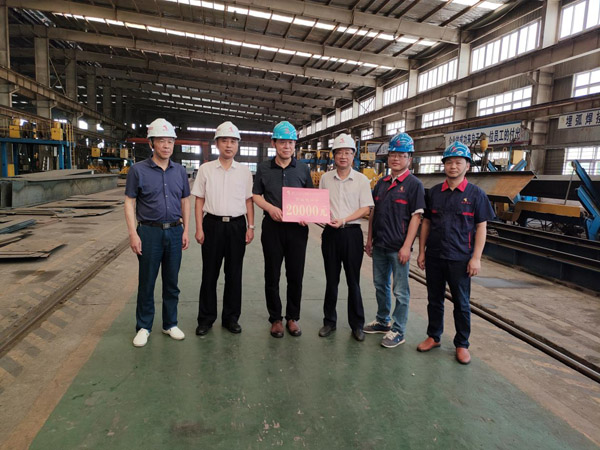 集團(tuán)公司副總經(jīng)理胡新付到公司高溫慰問 集團(tuán)公司副總經(jīng)理胡新付到公司高溫慰問