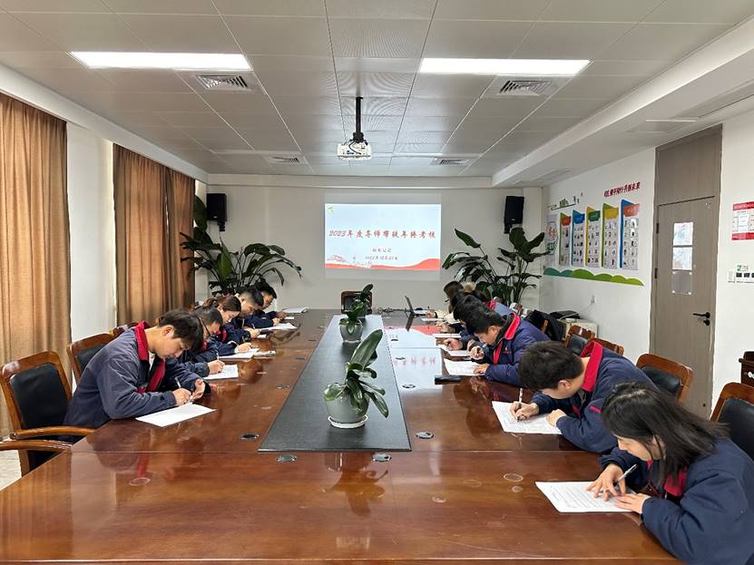 鋼構(gòu)公司開(kāi)展導(dǎo)師帶徒年終考核 鋼構(gòu)公司開(kāi)展導(dǎo)師帶徒年終考核