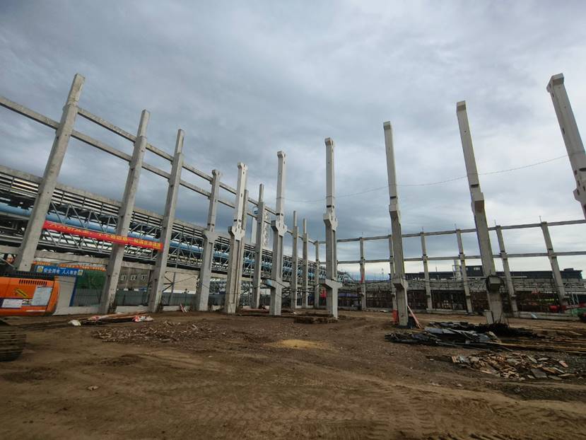 赤峰金通電解二期項目預制柱吊裝完成 赤峰金通電解二期項目預制柱吊裝完成